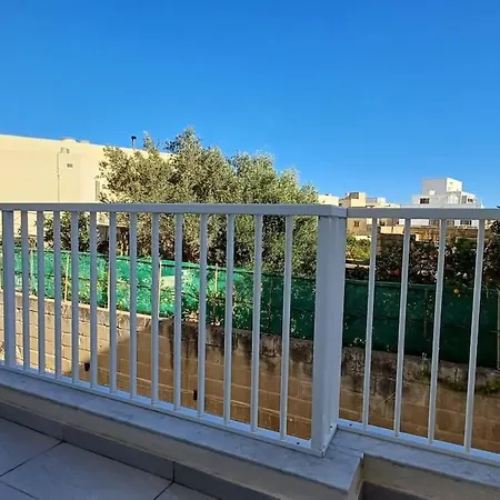 Tan-nanniet Penthouse In Lägenhet Dingli