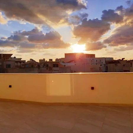 Tan-nanniet Penthouse In