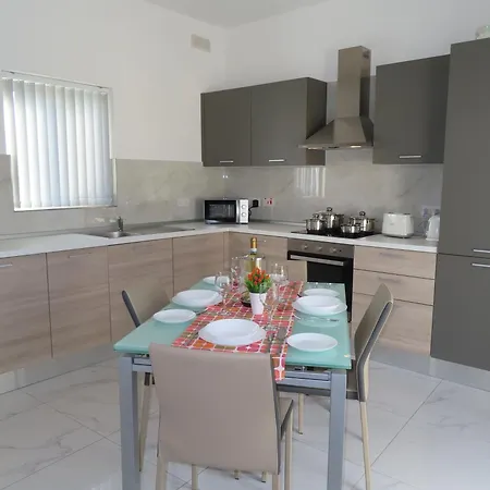 Tan-nanniet Penthouse In * Dingli