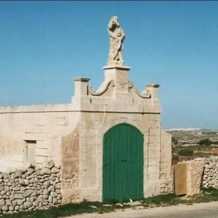 Tan-nanniet Penthouse In Dingli