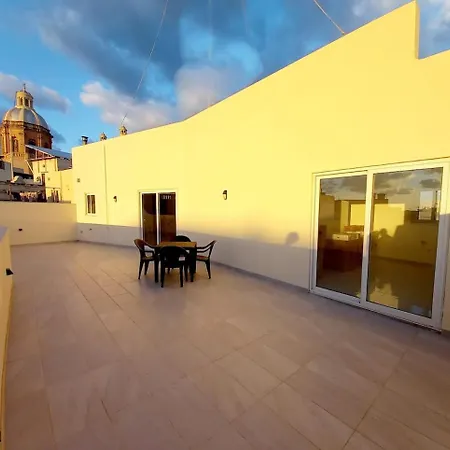 Tan-nanniet Penthouse In Apartment