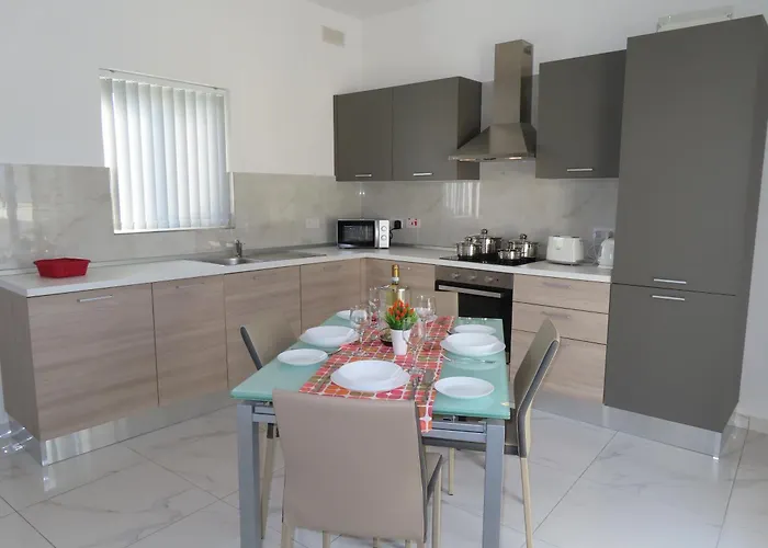Tan-nanniet Penthouse In * Dingli